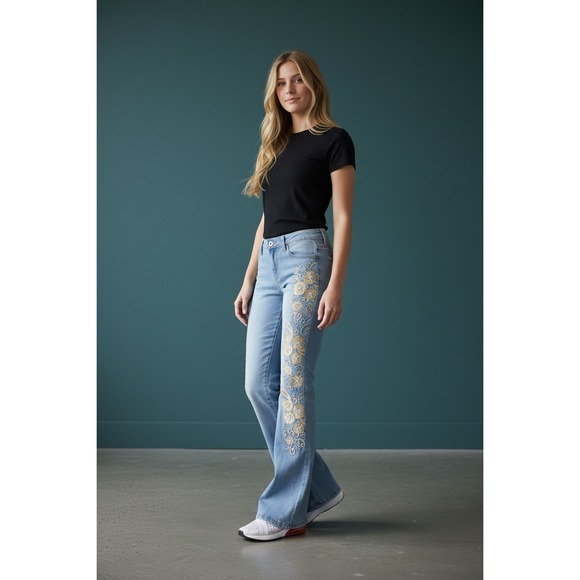 VENUS Denim - Venus Fame Embroidered Mid-Rise Flare‎ Jean - Size 4 NWOT